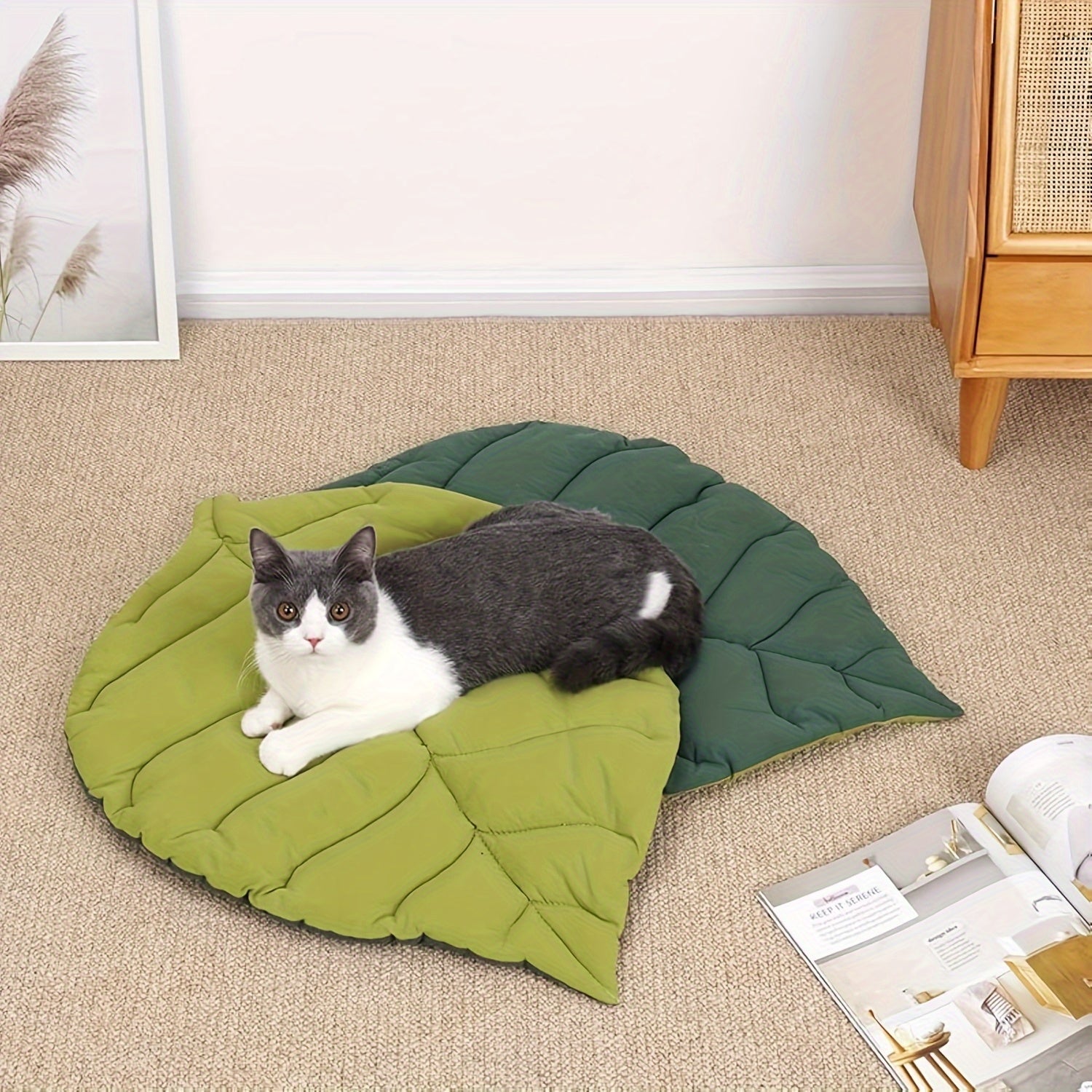 1 Soft Washable Leaf-Shaped Pet Mat for Cats & Dogs, Non-Slip Bite-Resistant Polyester Bed with Removable Cover, Geometric Design Rectangular Sleeping Mat for Comfort and Durability, Sleeping Pad